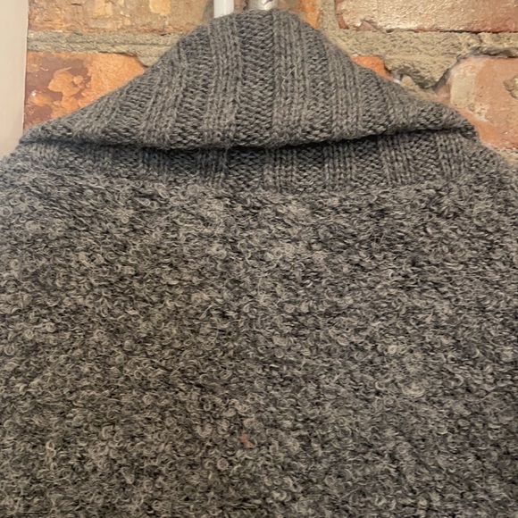 Illimani women’s size XL handmade cozy grey sweater - Picture 8 of 8